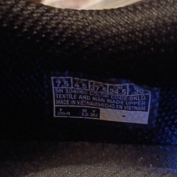 Sketchers Relaxed Fit Sneakers - Picture 9 of 11